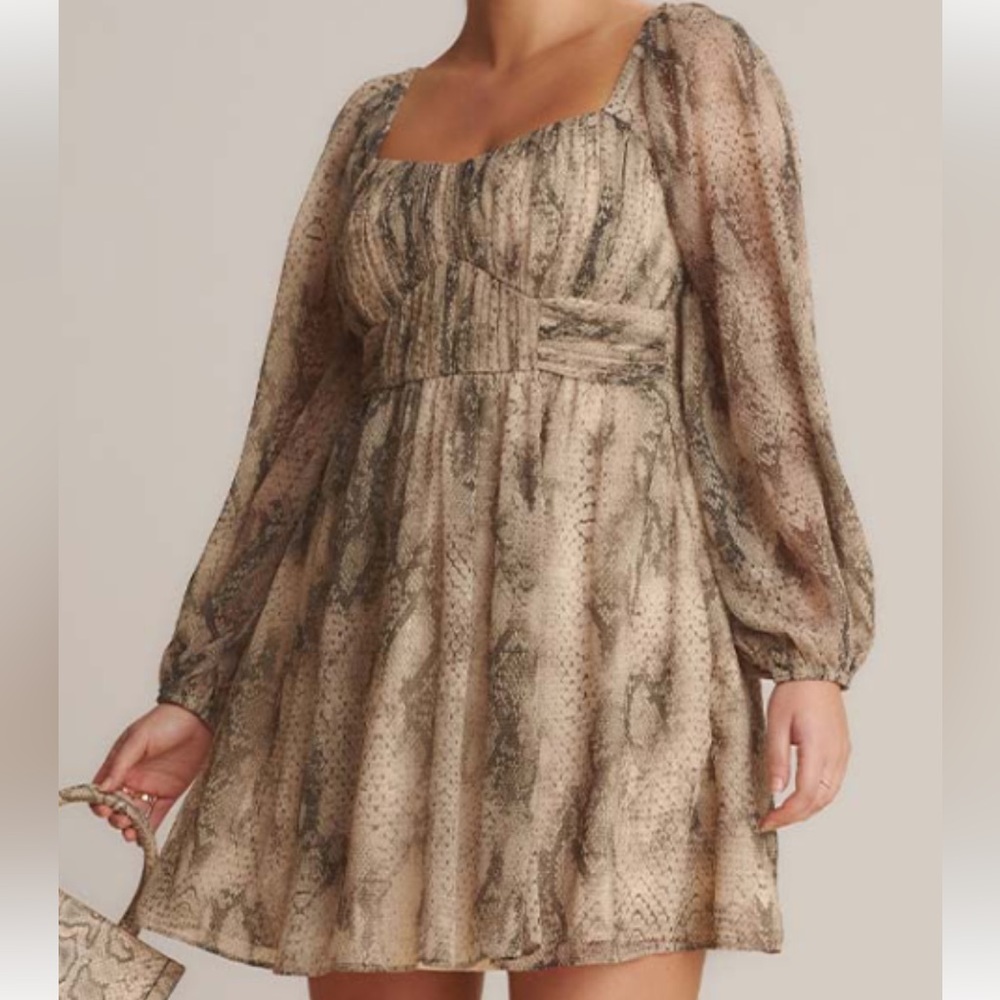 Express Gray Snakeskin Print Sweetheart Neckline
Mini Babydoll Dress NWT
